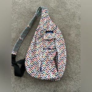 Kavu sling shoulder bag EUC